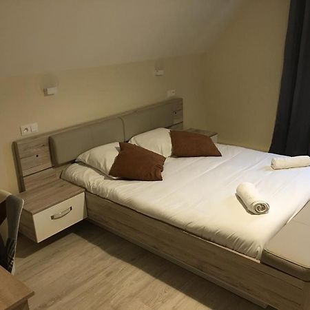 Au Charme Du Lac Piscine & Spa 2 Forges-les-Eaux Eksteriør billede
