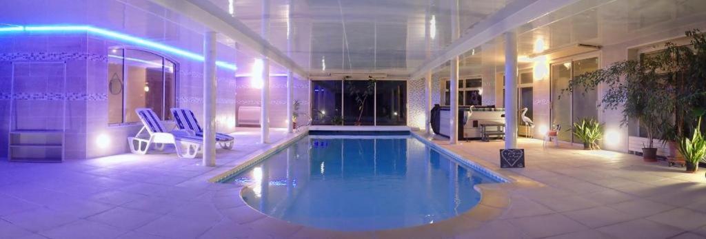 Au Charme Du Lac Piscine & Spa 2 Forges-les-Eaux Eksteriør billede